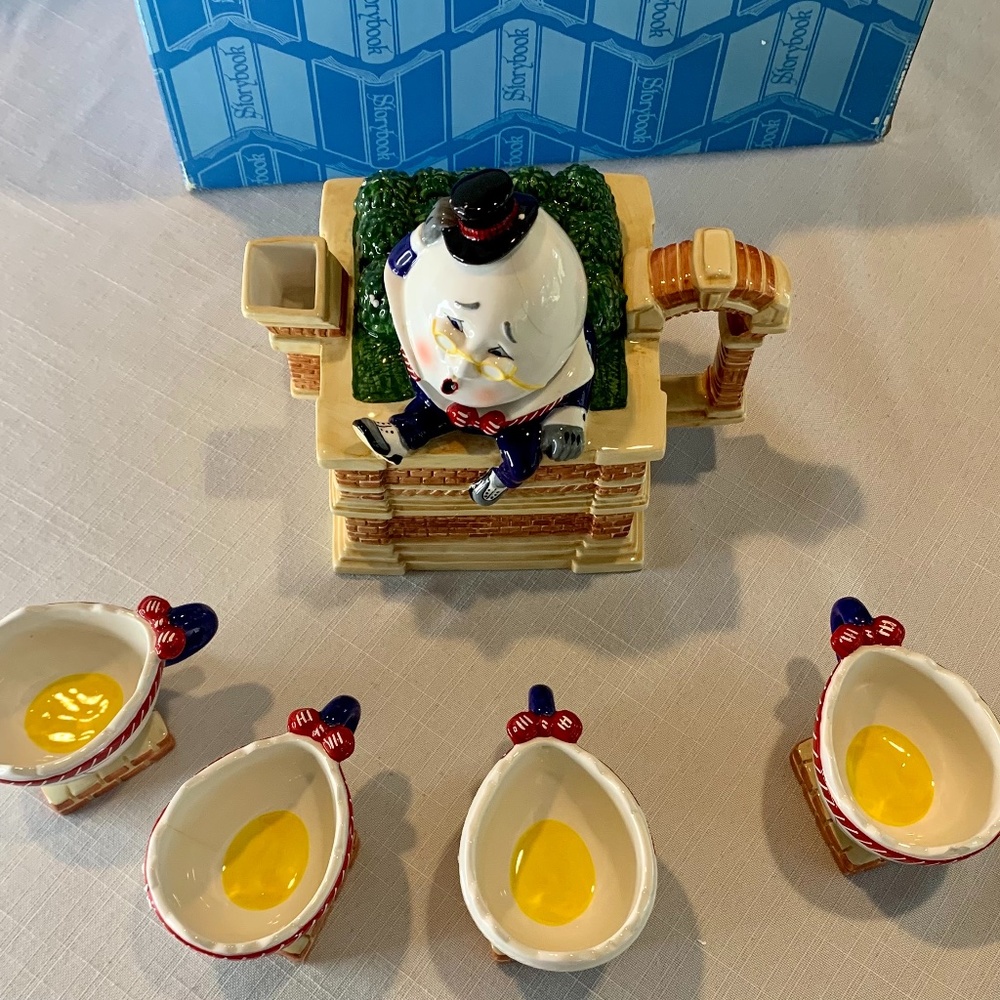 Department 56‎ Humpty Dumpty tea set